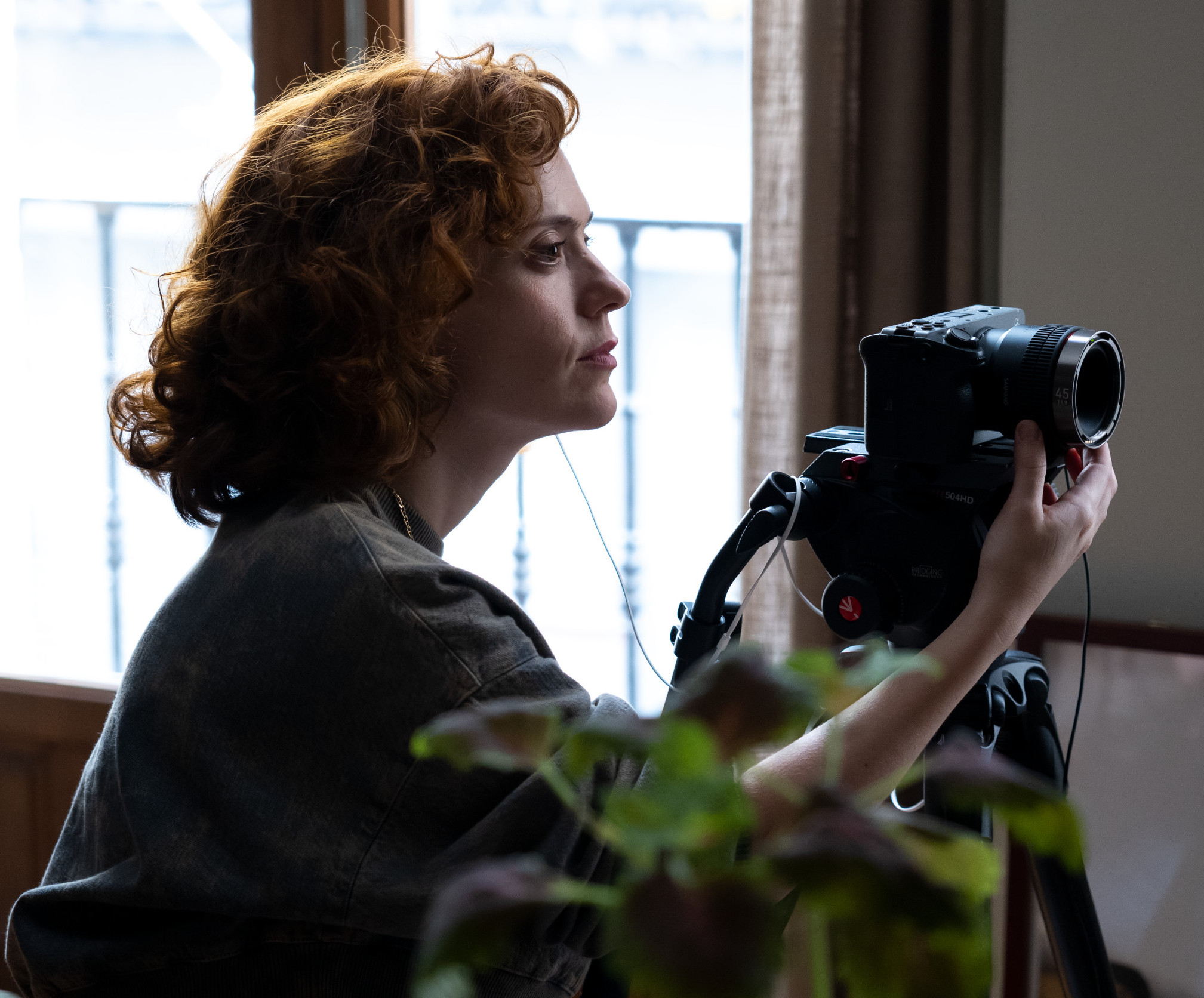 Itsaso Arana as Ale in The Other Way Around