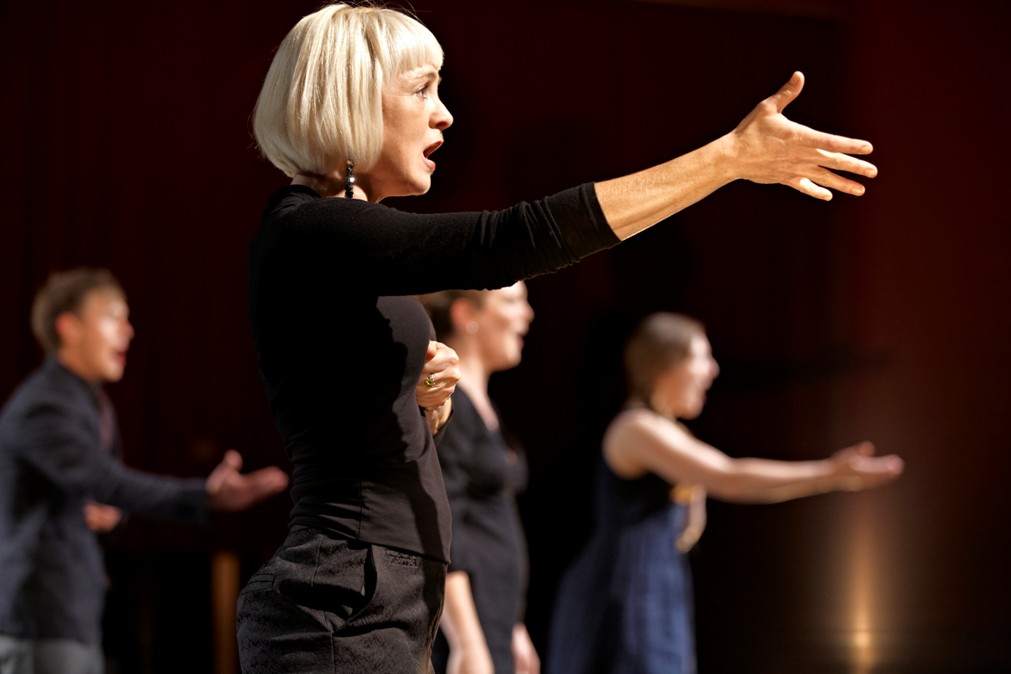 Gillian Keith and singers in Spitalfields Bach motets