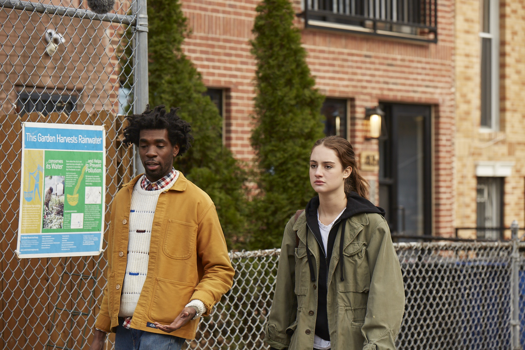 Nate (Gary Richardson) and Lilian (Grace Van Patten) in Good Posture