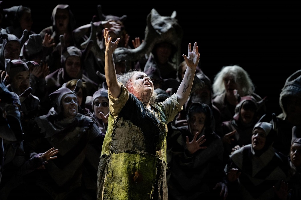 Scene from Royal Opera Il trovatore