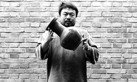 Ai Weiwei dropping a Han Dynasty urn (1995)