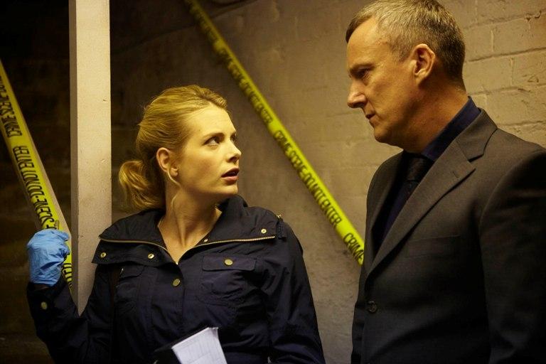 Is love in the air (along with the smell of decomposing human flesh) for DCI Banks?