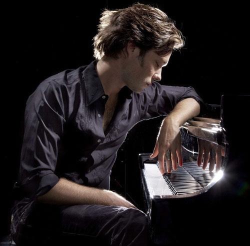 'Don't bore us, get to the chorus': Rufus Wainwright ponders the mysteries of the ballad